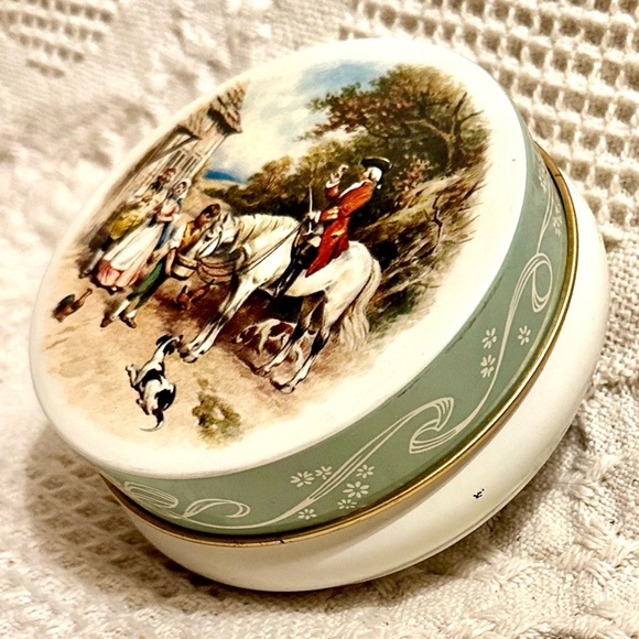 Vtg RILEY'S TOFFEE TIN Container Limited Edition COLONIAL SCENE ENGLAND Rare - Picture 5 of 12